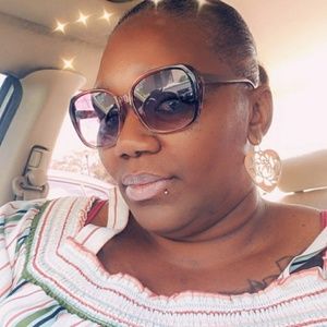 Meet your Posher, Ebony